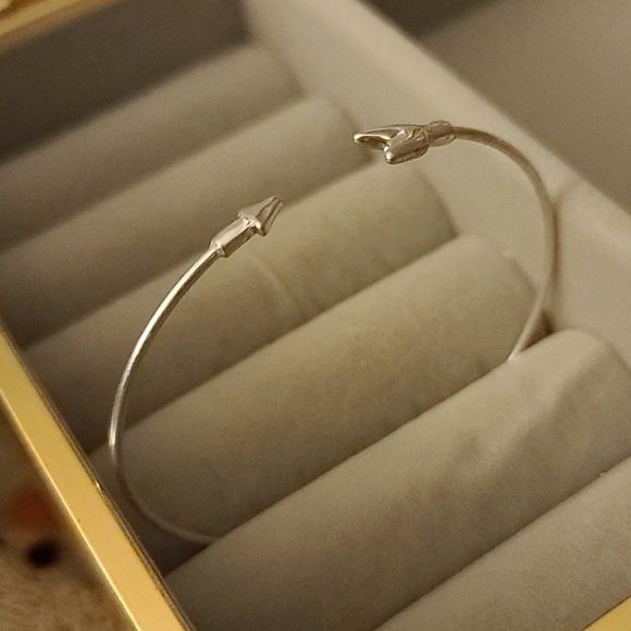 Marlyn Schiff Arrow Bracelet - Picture 3 of 6